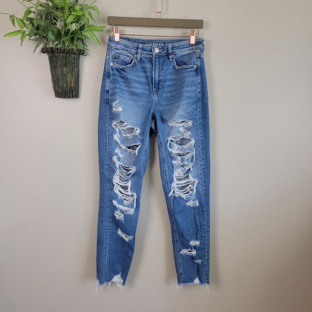 American Eagle Mom Jean Hi Rise Medium Wash Distressed Stretch AE 4 Jeans